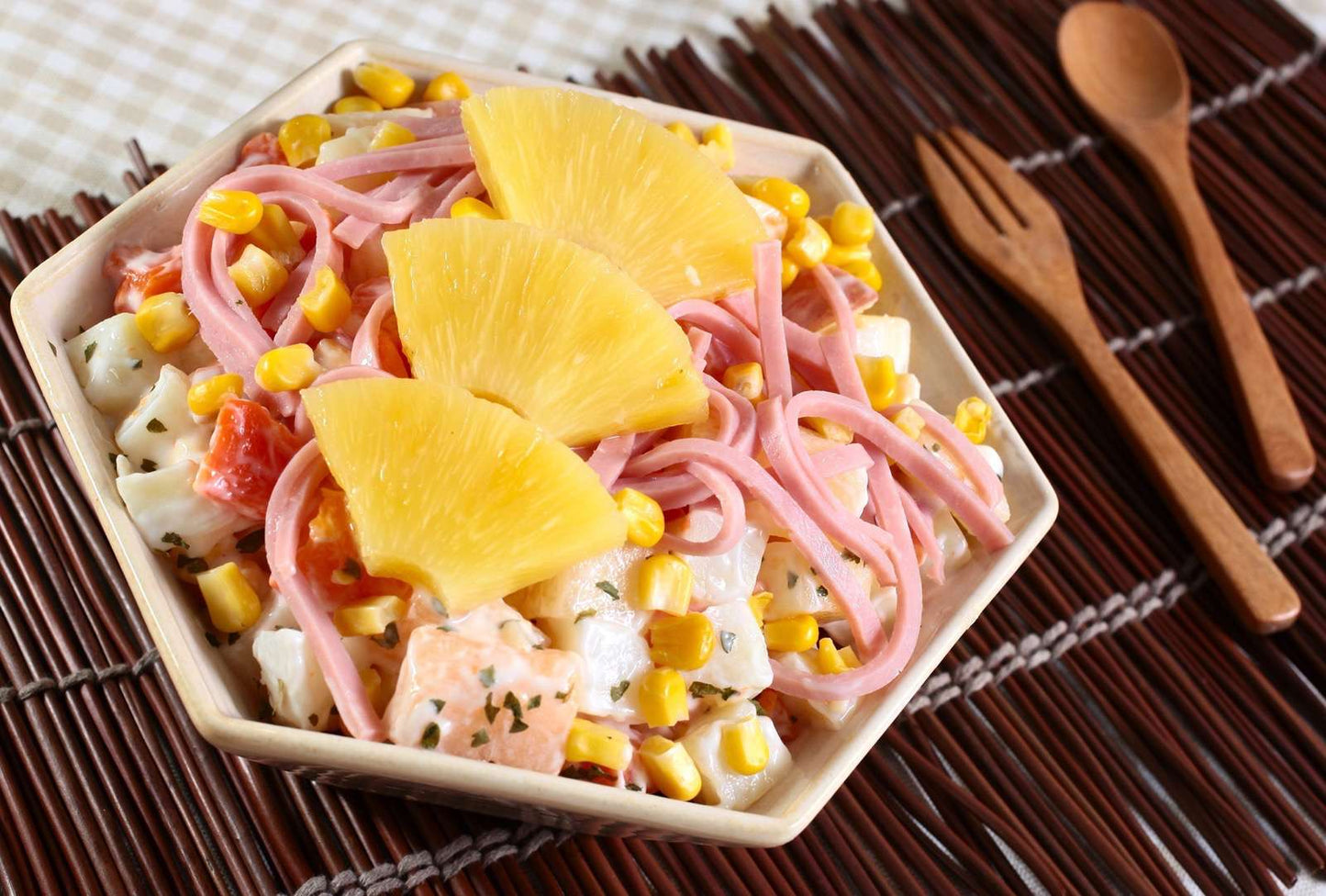 011 粟米菠蘿火腿沙律