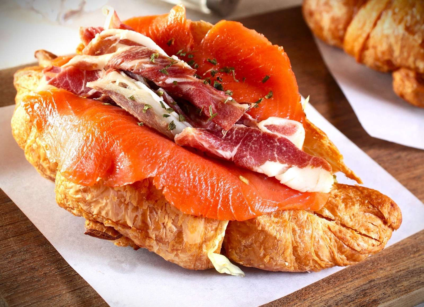 017 煙三文魚巴馬火腿牛角酥