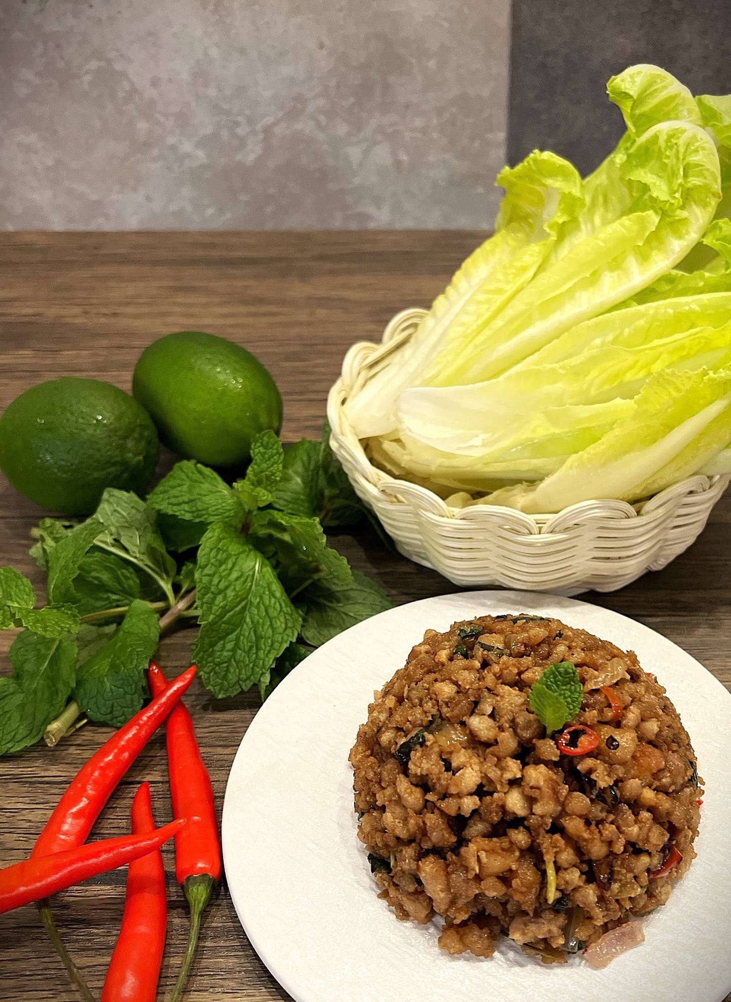 048 泰式豬肉生菜包