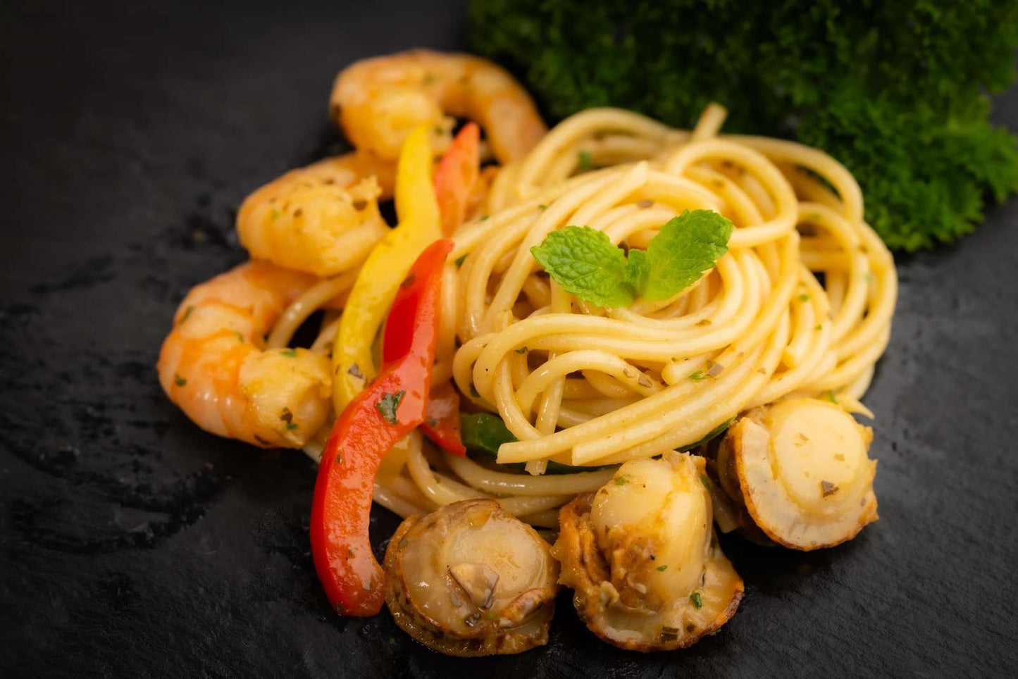 126 甜椒香草醬帆立貝大蝦意粉