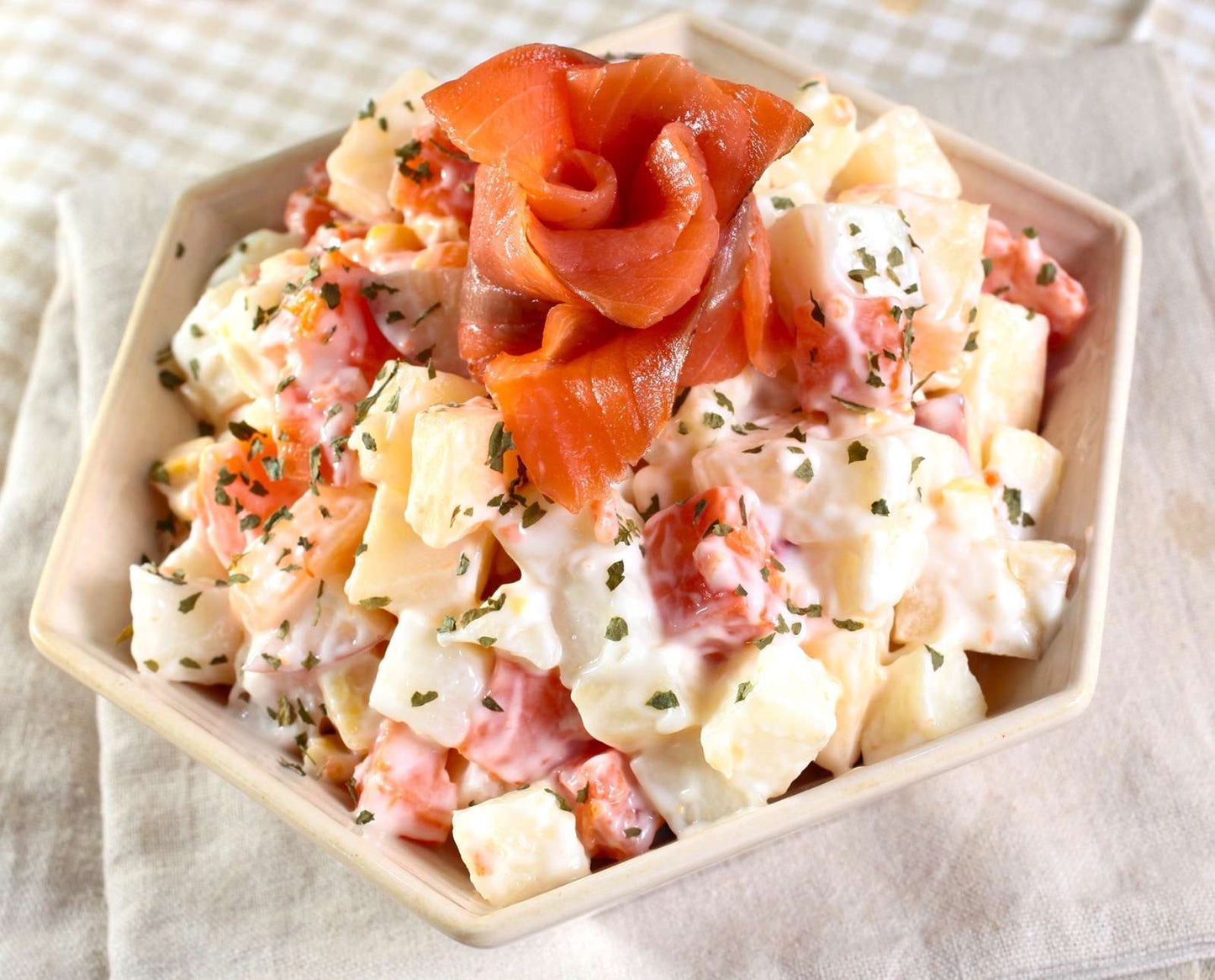 010 煙三文魚鮮雜果薯仔沙律