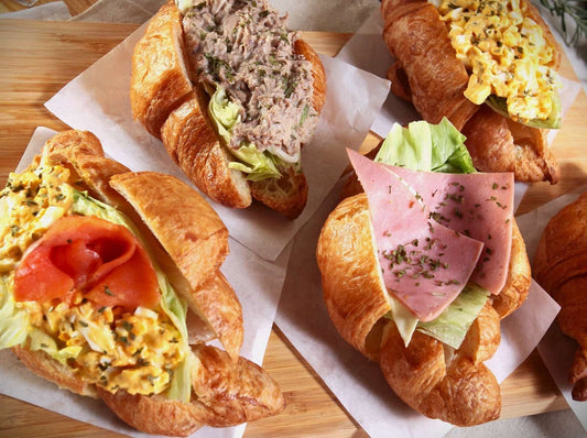 015 皇牌三色牛角酥 ( 碎蛋沙律, 吞拿魚沙律, 芝士火腿 )